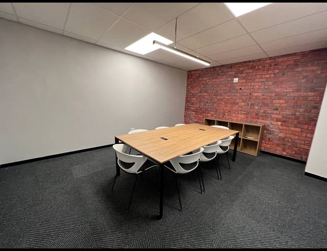 130M² OFFICE TO LET IN HYDE PARK